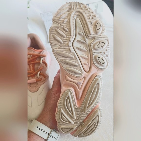 Adidas running shoes - Picture 4 of 4